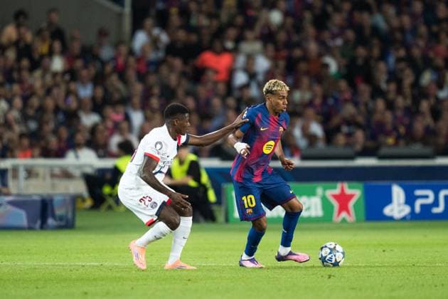 Spain-Football-Champions League-Group Stage FC Barcelona, Barca v PSG in Barcelona, Spain. Barcelona, Spain, 1, October, 2025. FC Barcelona player (10) Lamine Yamal vies with (25) Nuno Mendes during Champions League match between FC Barcelona and PSG in Olympic Stadium Lluis Companys, Barcelona, Spain, on October 1, 2025. Barcelona Olympic Stadium Lluis Companys Barcelona Spain