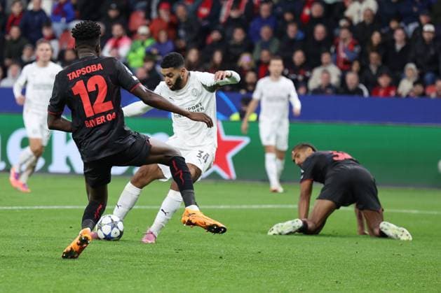 GER, UEFA CL, matchday 2, league phase, Bayer 04 Leverkusen GER vs PSV Eindhoven NED , 01 10 2025, BayArena, Leverkusen, GER, UEFA CL, matchday 2, league phase, Bayer 04 Leverkusen GER vs PSV Eindhoven NED , , pictured 1 1 by Ismael Saibari PSV Endhoven 34 , nordphotoxGmbHx xMeuter nph00351