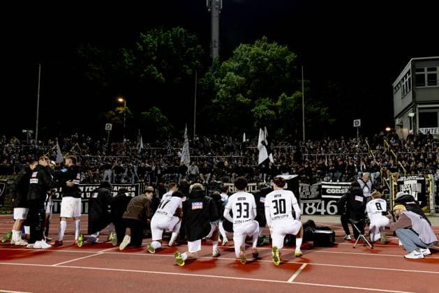 Football, Season 2025 2026, 3 League, Donaustadion Ulm, Matchday 9, SSV Ulm 1846 Football 1 FC Schweinfurt 05, 01 10 2025 01 10 2025, Football, Season 2025 2026, 3 League, Donaustadion Ulm, Matchday 9, SSV Ulm 1846 Football 1 FC Schweinfurt 05, Emotions joy jubilation after the 5 1 home victory of the Spatzen team in front of the fans of SSV Ulm in the D Block Donaustadion In the picture U19 player 33 Evan Brown SSV Ulm 1846 soccer , U19 player 30 Felix Vater SSV Ulm 1846 soccer with the professionals Photo Lucca Fundel Ulm Donaustadion Baden Württemberg Germany
