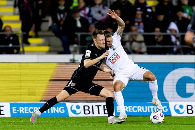 Football, Season 2025 2026, 3 Liga, Donaustadion Ulm, 9 Matchday, SSV Ulm 1846 Football 1 FC Schweinfurt 05, 01 10 2025 01 10 2025, Football, Season 2025 2026, 3 Liga, Donaustadion Ulm, 9 Matchday, SSV Ulm 1846 Football 1 FC Schweinfurt 05, on the ball 11 Dennis Chessa SSV Ulm 1846 Football Photo Lucca Fundel Ulm Donaustadion Baden Württemberg Germany