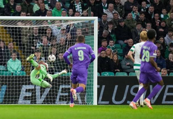 Celtic goalkeeper Kasper Schmeichel fails to stop a shot from Ricardo Horta of SC Braga who scores to give Braga a 0-1 lead. Celtic v Braga, UEFA Europa League, Group Stage, Football, Celtic Park, Glasgow, Scotland, UK - 02 Oct 2025Glasgow Celtic Park Scotland United Kingdom EDITORIAL USE ONLY No use with unauthorised audio, video, data, fixture lists, club league logos or live services. Online in-match use limited to 120 images, no video emulation. No use in betting, games or single club league player publications. Copyright: xStuartxWallace Shutterstockx 15504055aj
