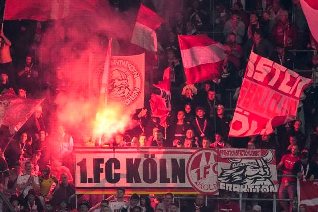 The fans of 1 FC Köln ignite pyrotechnics in the fan curve, atmosphere in the stadium, atmosphere, pyro, pyros, Ultras, spectators, fan block, chaotic, Bengalo, Bengalos, fireworks, flare, 03 10 2025, Sinsheim Germany , Football, Bundesliga, TSG 1899 Hoffenheim 1 FC Köln, DFB DFL REGULATIONS PROHIBIT ANY USE OF PHOTOGRAPHS AS IMAGE SEQUENCES AND OR QUASI VIDEO xozx