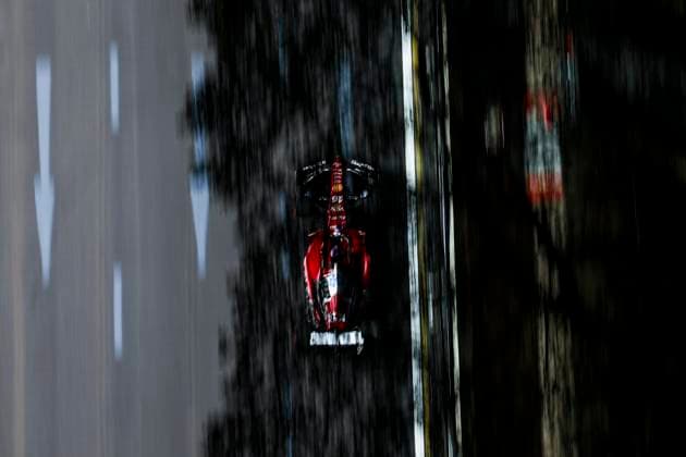 October 3, 2025, Singapore, Singapour: 16 LECLERC Charles (mco), Scuderia Ferrari SF-25, action during the 2025 Formula 1 Singapore Grand Prix, 18th round of the 2025 FIA Formula One World Championship, WM, Weltmeisterschaft from October 3 to 5, 2025 on the Marina Bay Street Circuit, in Singapore - Photo DPPI Singapore Singapour - ZUMAa181 20251003_zaa_a181_339 Copyright: xEricxAlonsox