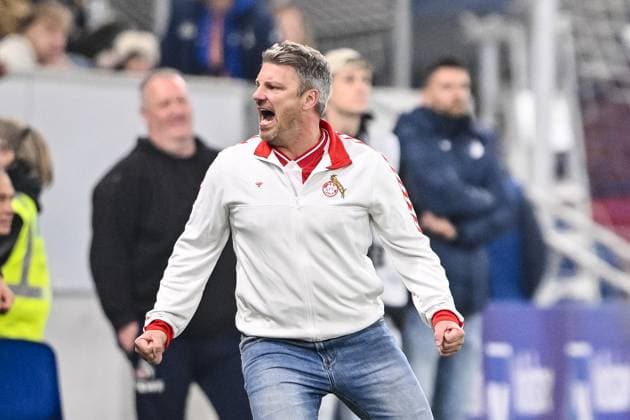 Trainer Åukasz Kwasniok (1. FC Köln) gestikuliert, gestik, jubelt nach dem Sieg waehrend des spiels der Bundesliga zwischen TSG Hoffenheim und 1. FC Köln, PreZero Arena am 03. October 2025 in Sinsheim, Deutschland. (Foto von Harry Langer DeFodi Images) +++ Trainer Åukasz Kwasniok (1. FC Köln) gestures during the Bundesliga match between TSG Hoffenheim and 1. FC Köln at PreZero Arena on October 3, 2025 in Sinsheim, Germany. (Photo by Harry Langer DeFodi Images) DFL regulations prohibit any use of photographs as image sequences and or quasi-video. (Photo by Harry Langer DeFodi Images) DFL regulations prohibit any use of photographs as image sequences and or quasi-video. Coach Åukasz Kwasniok 1 FC Köln gestures, gestures, cheers after the victory during the Bundesliga match between TSG Hoffenheim and 1 FC Köln, PreZero Arena on 03 October 2025 in Sinsheim, Germany Photo by Harry Langer DeFodi Images Trainer Åukasz Kwasniok 1 FC Köln gestures during the Bundesliga match between TSG Hoffenheim and 1 FC Köln at PreZero Arena on October 3, 2025 in Sinsheim, Germany Photo by Harry Langer DeFodi Images DFL regulations prohibit any use of photographs as image sequences and or quasi video Photo by Harry Langer DeFodi Images DFL regulations prohibit any use of photographs as image sequences and or quasi video