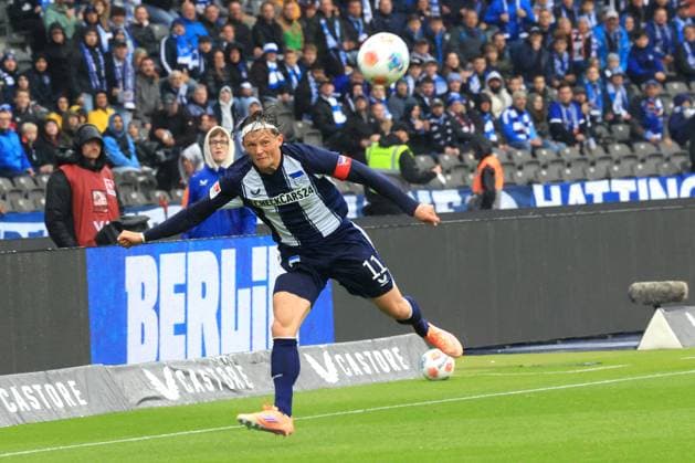 DEU, DFL, 2 FBL, Hertha BSC vs Preussen Muenster, 04 10 2025, Berliner Olympiastadion, Berlin, DEU, DFL, 2 FBL, Hertha BSC vs Preussen Muenster, im Bild Fabian Reese Hertha BSC Berlin 11 DFL regulations prohibit any use of Photographs as image sequences and or quasi video nordphotoxGmbHx xEngler nph00076