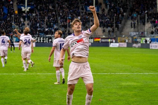 Celebration for the goal to 1 3 by Frederik Christensen VfL Osnabrueck, 03 , GER, SV Waldhof Mannheim vs VfL Osnabrueck, Soccer, 3 Liga, Matchday 10, Season 2025 2026, 04 10 2025, DFB REGULATIONS PROHIBIT ANY USE OF PHOTOGRAPHS AS IMAGE SEQUENCES AND OR QUASI VIDEO, GER, SV Waldhof Mannheim vs VfL Osnabrueck, Football, 3 Liga, Matchday 10, Season 2025 2026, 04 10 2025 Mannheim Copyright: xEibner-Pressefoto Jan-NiclasxGrox EP_JGG