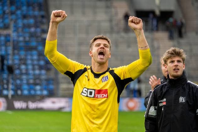 Crop, Portrait, Gesture, Gesture, Cheering, Emotion Lukas Jonsson VfL Osnabrueck, 21 , GER, SV Waldhof Mannheim vs VfL Osnabrueck, Football, 3 Liga, 10 Matchday, Season 2025 2026, 04 10 2025, DFB REGULATIONS PROHIBIT ANY USE OF PHOTOGRAPHS AS IMAGE SEQUENCES AND OR QUASI VIDEO, GER, SV Waldhof Mannheim vs VfL Osnabrueck, Football, 3 Liga, Matchday 10, Season 2025 2026, 04 10 2025 Mannheim Copyright: xEibner-Pressefoto Jan-NiclasxGrox EP_JGG