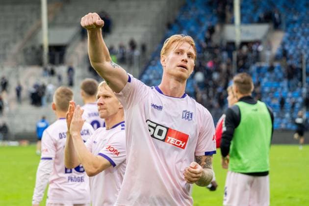 Crop, Portrait, Emotion, Gesture, Gesture, Cheering Bjarke Jacobsen VfL Osnabrueck, 15 , GER, SV Waldhof Mannheim vs VfL Osnabrueck, Football, 3 Liga, 10 Matchday, Season 2025 2026, 04 10 2025, DFB REGULATIONS PROHIBIT ANY USE OF PHOTOGRAPHS AS IMAGE SEQUENCES AND OR QUASI VIDEO, GER, SV Waldhof Mannheim vs VfL Osnabrueck, Football, 3 Liga, Matchday 10, Season 2025 2026, 04 10 2025 Mannheim Copyright: xEibner-Pressefoto Jan-NiclasxGrox EP_JGG