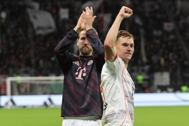 Joshua Kimmich FC Bayern Munich, 6 cheering to the fans, winning fist, Harry Edward Kane FC Bayern Munich, 9 applauding in the background , Eintracht Frankfurt FC Bayern Munich, Bundesliga , BL, season 2025 2026, 6 match, 04 10 2025, Frankfurt Deutsche Bank Park Germany