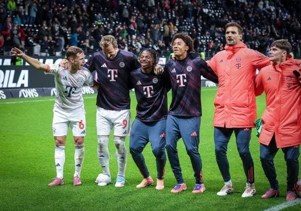 Joy from left to right Joshua Kimmich 6 FC Bayern Muenchen , Harry Kane 9 FC Bayern Muenchen , Wisdom Mike 36 FC Bayern Muenchen , Sven Ulreich 26 FC Bayern Muenchen on the away win, Eintracht Frankfurt vs FC Bayern Muenchen, DFL, Bundesliga, Season 2025 2026, Deutsche Bank Park, Hinrunde, 6 Spieltag, 04 10 2025 DFB regulations prohibit any use of photographs as image sequences and or quasi video Frankfurt Hessen Germany Copyright: xkolbert-press MartinxAgüerax