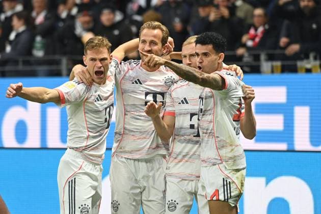 Goal celebration from left Joshua KIMMICH Bayern Muenchen , Harry KANE Bayern Muenchen ,Konrad LAIMER Bayern Muenchen ,Goalscorer Luis DIAZ Bayern Muenchen after goal to 0 1, Cheering,Joy,Enthusiasm,Action, Soccer 1 Bundesliga Season 2025 2026, 6 Matchday, Matchday06, Eintracht Frankfurt FC Bayern Muenchen 0 3 on 04 10 2025 DEUTSCHE BANK PARK