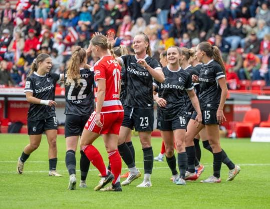 Soccer, Women, Season 2025 2026, Google Pixel Women Bundesliga 5 Matchday , 1 FC Union Berlin SC Freiburg, f l Nia Szenk SC Freiburg , Lisa Kolb SC Freiburg , Samantha Steuerwald 1 Women 1 FC Union , Luca Birkholz SC Freiburg , Greta Stegemann SC Freiburg , Maj Schneider SC Freiburg , Cheering after goal to 0 2, 05 10 2025, Copyright: xMatthiasxKochx