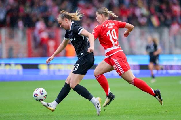 Luca Birkholz (SC Freiburg) und Samantha Steuerwald (1. FC Union Berlin) kaempfen um den Ball, Google Pixel Frauen-Bundesliga, 1. FC Union Berlin vs SC Freiburg, Stadion An der Alten Foersterei am 05. October 2025 in Berlin, Deutschland. (Foto von Marco Steinbrenner DeFodi Images) Luca Birkholz (SC Freiburg) und Samantha Steuerwald (1. FC Union Berlin) battle for the ball, Google Pixel Frauen-Bundesliga, 1. FC Union Berlin vs SC Freiburg, Stadion An der Alten Foersterei, October 5, 2025 in Berlin, Germany. (Photo by Marco Steinbrenner DeFodi Images) DFB DFL REGULATIONS PROHIBIT ANY USE OF PHOTOGRAPHS AS IMAGE SEQUENCES AND OR QUASI-VIDEO. Luca Birkholz SC Freiburg and Samantha Steuerwald 1 FC Union Berlin battle for the ball, Google Pixel Frauen Bundesliga, 1 FC Union Berlin vs SC Freiburg, Stadion An der Alten Foersterei, October 05, 2025 in Berlin, Germany Photo by Marco Steinbrenner DeFodi Images Luca Birkholz SC Freiburg and Samantha Steuerwald 1 FC Union Berlin battle for the ball, Google Pixel Womens Bundesliga, 1 FC Union Berlin vs SC Freiburg, Stadion An der Alten Foersterei, October 5, 2025 in Berlin, Germany Photo by Marco Steinbrenner DeFodi Images DFB DFL REGULATIONS PROHIBIT ANY USE OF PHOTOGRAPHS AS IMAGE SEQUENCES AND OR QUASI VIDEO