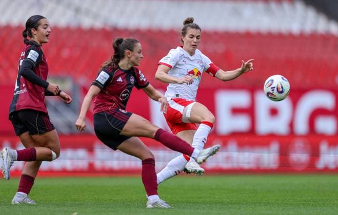 DEU, Nürnberg, FC Nürnberg vs RB Leipzig, Google Pixel Bundesliga, DFB, Saison 2526, Max Morlock Stadion, 5 Spieltag im Bild f l n r Sanja Homann FC Nürnberg 19 , Marleen Schimmer RB Leipzig 14 DFB DFL REGULATIONS PROHIBIT ANY USE OF PHOTOGRAPHS AS IMAGE SEQUENCES AND OR QUASI VIDEO, 05 10 2025, Copyright: HMBxMedia HendrikxHamelau