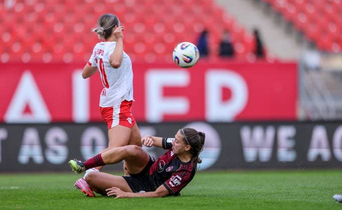 DEU, Nürnberg, FC Nürnberg vs RB Leipzig, Google Pixel Bundesliga, DFB, Saison 2526, Max Morlock Stadion, 5 Spieltag im Bild v l n r Gina Chmielinski RB Leipzig 10 , Laura Miller FC Nürnberg 9 DFB DFL REGULATIONS PROHIBIT ANY USE OF PHOTOGRAPHS AS IMAGE SEQUENCES AND OR QUASI VIDEO, 05 10 2025, Copyright: HMBxMedia HendrikxHamelau