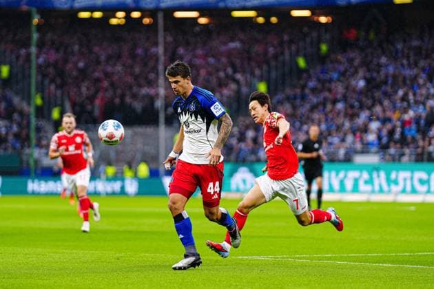 Luka Vuskovic Hamburger SV, 44 , Jae Sung Lee FSV Mainz 05, 07 GER, Hamburger SV vs FSV Mainz 05, Football, 1 Bundesliga, Matchday 6, Season 2025 2026, 05 10 2025 GER, Hamburger SV vs FSV Mainz 05, Football, 1 Bundesliga, Matchday 6, Season 2025 2026, 05 10 2025 Hamburg Copyright: xEibner-Pressefoto MarcelxvonxFehrnx EP_MFN