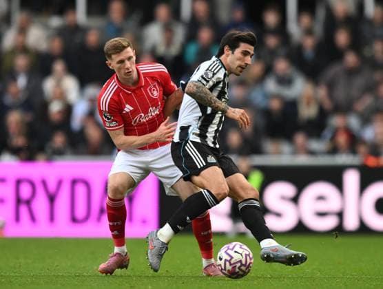 Sandro Tonali of Newcastle United and Elliot Anderson of Nottingham Forest (left) Newcastle United v Nottingham Forest, Premier League, Football, St James Park, Newcastle, UK - 05 Oct 2025Newcastle St James Park United Kingdom EDITORIAL USE ONLY No use with unauthorised audio, video, data, fixture lists, club league logos or live services. Online in-match use limited to 120 images, no video emulation. No use in betting, games or single club league player publications. Copyright: xRichardxLee Shutterstockx 15515863cu