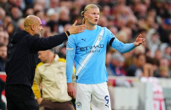 Manchester City Manager Pep Guardiola and Erling Haland appear to have a disagreement Brentford v Manchester City, Premier League, Football, Gtech Community Stadium, London, UK - 05 Oct 2025London Gtech Community Stadium United Kingdom EDITORIAL USE ONLY No use with unauthorised audio, video, data, fixture lists, club league logos or live services. Online in-match use limited to 120 images, no video emulation. No use in betting, games or single club league player publications. Copyright: xJavierxGarcia Shutterstockx 15515869as