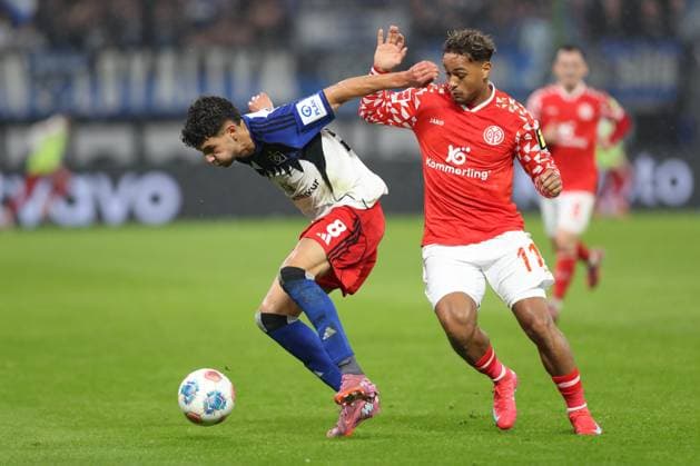05 10 2025, xtgx, Fußball 1 Bundesliga, Hamburger SV 1 FSV Mainz 05 emspor, v l Daniel Elfadli HSV, 8 , Armindo Sieb Mainz, 11 Zweikampf, Duell, Kampf, tackle DFL DFB REGULATIONS PROHIBIT ANY USE OF PHOTOGRAPHS as IMAGE SEQUENCES and or QUASI VIDEO Hamburg