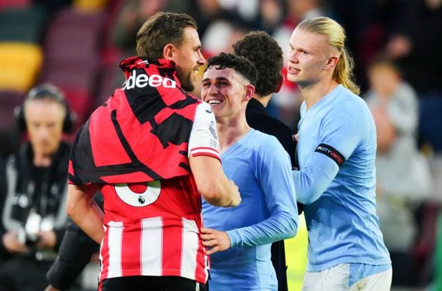 All smiles at full time between Jordan Henderson of Brentford and Phil Foden of Manchester City Brentford v Manchester City, Premier League, Football, Gtech Community Stadium, London, UK - 05 Oct 2025London Gtech Community Stadium United Kingdom EDITORIAL USE ONLY No use with unauthorised audio, video, data, fixture lists, club league logos or live services. Online in-match use limited to 120 images, no video emulation. No use in betting, games or single club league player publications. Copyright: xJavierxGarcia Shutterstockx 15515869ax