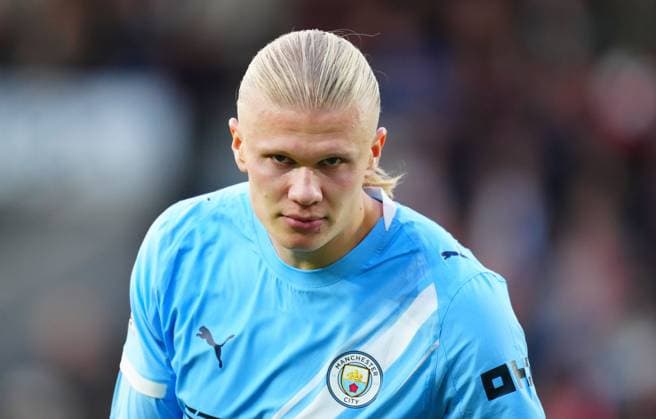 Erling Haaland of Manchester City Brentford v Manchester City, Premier League, Football, Gtech Community Stadium, London, UK - 05 Oct 2025London Gtech Community Stadium United Kingdom EDITORIAL USE ONLY No use with unauthorised audio, video, data, fixture lists, club league logos or live services. Online in-match use limited to 120 images, no video emulation. No use in betting, games or single club league player publications. Copyright: xJavierxGarcia Shutterstockx 15515869fd
