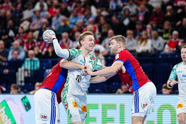 Andreas Magaard Handball Sport Verein Hamburg, 04 , Gisli Kristjansson SC Magdeburg, 10 , Oliver Norlyk Handball Sport Verein Hamburg, 05 GER, Handball Sport Verein Hamburg vs SC Magdeburg, Handball, 1 Bundesliga, Matchday 7, Season 2025 2026, 05 10 2025 GER, Handball Sport Verein Hamburg vs SC Magdeburg, Handball, 1 Bundesliga, Matchday 7, Season 2025 2026, 05 10 2025 Hamburg Copyright: xEibner-Pressefoto MarcelxvonxFehrnx EP_MFN