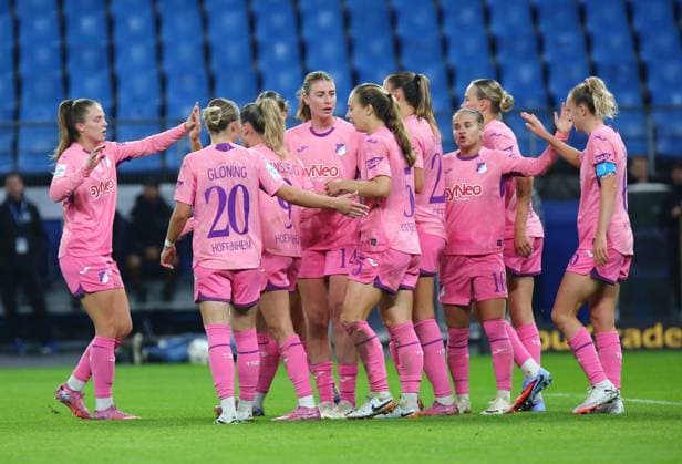 06 10 2025, xcex, GER, Hamburg, Volksparkstadion,Frauenfussball, 1 Bundesliga, DIE LIGA, Google Pixel Frauen Bundesliga Saison 2025 2026, Spieltag 5, HSV, TSG, Hamburger SV Frauen TSG Hoffenheim Frauen, Torjubel, TSG Hoffenheim, Jubel, Freude, Emotionen, Goal celebration, Jamilla Rankin TSG bejubelt den Treffer DFL regulations prohibit any use of photographs as image sequences and or quasi video