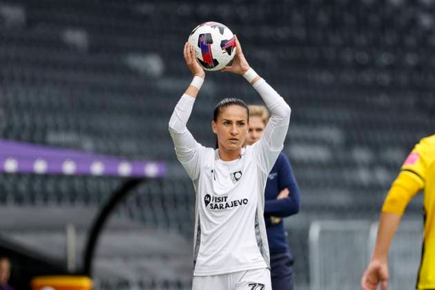 Alma Kameric SFK 2000 Sarajevo , 77 on throw-in , Switzerland, Women Soccer, UEFA Women s Europa Cup, Second qualifying round, BSC YB Women vs SFK 2000 Sarajewo, 08 10 2025, Stadion Wankdorf, Bern, Switzerland Bern Stadion Wankdorf Canton Bern Switzerland Copyright: xGrantxHubbsx