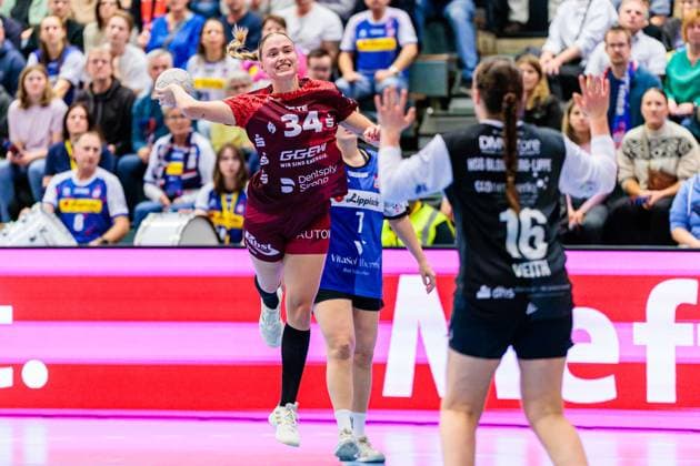 f l Mia Ziercke HSG Bensheim Auerbach, 34 , Melanie Veith HSG Blomberg Lippe, 16 GER, HSG Blomberg Lippe vs HSG Bensheim Auerbach, Handball, 1 Bundesliga Women, Matchday 8, Season 2025 2026, 08 10 2025 GER, HSG Blomberg Lippe vs HSG Bensheim Auerbach, Handball, 1 Bundesliga Women, Matchday 8, Season 2025 2026, 08 10 2025 Blomberg Copyright: xEibner-Pressefoto JanxRollingerx EP_JSK