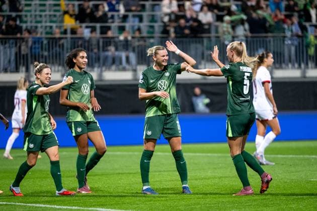 Svenja Huth VfL Wolfsburg, 10 , Cora Zicai VfL Wolfsburg, 28 , Alexandra Popp VfL Wolfsburg, 11 , Ella Peddemors VfL Wolfsburg, 05 celebrate the goal for 2 0, GER, VfL Wolfsburg WOB vs Paris Saint Germain PSG , Football Uefa Womens Champions League, League Phase, Matchday 1, Season 2025 2026, 08 10 2025 GER, VfL Wolfsburg vs Paris Saint Germain, Football Uefa Womens Champions League, League Phase, Matchday 1, Season 2025 2026, 08 10 2025 Wolfsburg Copyright: xEibner-Pressefoto Memmlerx EP_MMR