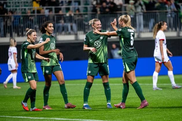Svenja Huth VfL Wolfsburg, 10 , Cora Zicai VfL Wolfsburg, 28 , Alexandra Popp VfL Wolfsburg, 11 , Ella Peddemors VfL Wolfsburg, 05 celebrate the goal for 2 0, GER, VfL Wolfsburg WOB vs Paris Saint Germain PSG , Football Uefa Womens Champions League, League Phase, Matchday 1, Season 2025 2026, 08 10 2025 GER, VfL Wolfsburg vs Paris Saint Germain, Football Uefa Womens Champions League, League Phase, Matchday 1, Season 2025 2026, 08 10 2025 Wolfsburg Copyright: xEibner-Pressefoto Memmlerx EP_MMR