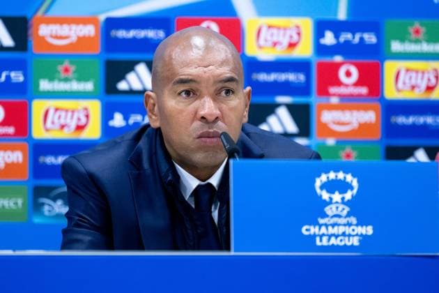 Paulo Cesar Paris Saint Germain, Coach , GER, VfL Wolfsburg WOB vs Paris Saint Germain PSG , Football Uefa Womens Champions League, League Phase, 1 Matchday, Season 2025 2026, 08 10 2025 GER, VfL Wolfsburg vs Paris Saint Germain, Football Uefa Womens Champions League, League Phase, 1 Matchday, Season 2025 2026, 08 10 2025 Wolfsburg Copyright: xEibner-Pressefoto Memmlerx EP_MMR