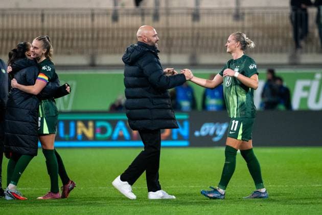 Stephan Lerch VfL Wolfsburg, Coach , Alexandra Popp VfL Wolfsburg, 11 clap their hands with satisfaction and cheer about the victory, GER, VfL Wolfsburg WOB vs Paris Saint Germain PSG , Football Uefa Womens Champions League, League Phase, Matchday 1, Season 2025 2026, 08 10 2025 GER, VfL Wolfsburg vs Paris Saint Germain, Football Uefa Womens Champions League, League Phase, Matchday 1, Season 2025 2026, 08 10 2025 Wolfsburg Copyright: xEibner-Pressefoto Memmlerx EP_MMR