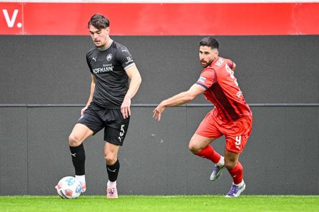 Heidenheim, Deutschland, 09.10.25: Reno Münz (SpVgg Greuther Fürth) und Stefan Schimmer (1. FC Heidenheim 1846) im Zweikampf waehrend des Freundschaftsspiel zwischen dem 1.FC Heidenheim vs SpVgg Greuther Fürth im Voith Arena am 09. Oktober 2025 in Heidenheim, Deutschland. (Foto von Harry Langer DeFodi Images) Voth Arena, Germany, 09.10.25: Reno Münz (SpVgg Greuther Fürth) und Stefan Schimmer (1. FC Heidenheim 1846) battle for the ball during the Friendly match between 1.FC Heidenheim vs SpVgg Greuther Fürth at Heidenheim on October 9, 2025 in Voth Arena, Germany. (Photo by Harry Langer DeFodi Images) DFB DFL REGULATIONS PROHIBIT ANY USE OF PHOTOGRAPHS AS IMAGE SEQUENCES AND OR QUASI-VIDEO. (Photo by Harry Langer DeFodi Images) DFB DFL REGULATIONS PROHIBIT ANY USE OF PHOTOGRAPHS AS IMAGE SEQUENCES AND OR QUASI-VIDEO. Heidenheim, Germany, 09 10 25 Reno Münz SpVgg Greuther Fürth and Stefan Schimmer 1 FC Heidenheim 1846 battle for the ball during the Friendly match between 1 FC Heidenheim vs SpVgg Greuther Fürth at Voith Arena on October 09, 2025 in Heidenheim, Germany Photo by Harry Langer DeFodi Images Voth Arena, Germany, 09 10 25 Reno Münz SpVgg Greuther Fürth and Stefan Schimmer 1 FC Heidenheim 1846 battle for the ball during the Friendly match between 1 FC Heidenheim vs SpVgg Greuther Fürth at Heidenheim on October 9, 2025 in Voth Arena, Germany Photo by Harry Langer DeFodi Images DFB DFL REGULATIONS PROHIBIT ANY USE OF PHOTOGRAPHS AS IMAGE SEQUENCES AND OR QUASI VIDEO Photo by Harry Langer DeFodi Images DFB DFL REGULATIONS PROHIBIT ANY USE OF PHOTOGRAPHS AS IMAGE SEQUENCES AND OR QUASI VIDEO