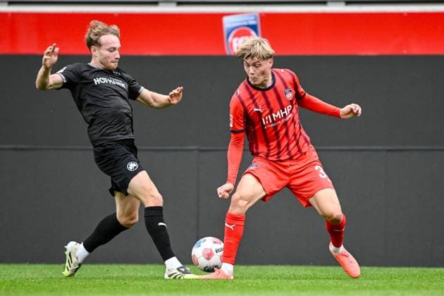 Heidenheim, Deutschland, 09.10.25: Jannik Dehm (SpVgg Greuther Fürth) undNick Rothweiler (1. FC Heidenheim 1846) im Zweikampf waehrend des Freundschaftsspiel zwischen dem 1.FC Heidenheim vs SpVgg Greuther Fürth im Voith Arena am 09. Oktober 2025 in Heidenheim, Deutschland. (Foto von Harry Langer DeFodi Images) Voth Arena, Germany, 09.10.25: Jannik Dehm (SpVgg Greuther Fürth) undNick Rothweiler (1. FC Heidenheim 1846) battle for the ball during the Friendly match between 1.FC Heidenheim vs SpVgg Greuther Fürth at Heidenheim on October 9, 2025 in Voth Arena, Germany. (Photo by Harry Langer DeFodi Images) DFB DFL REGULATIONS PROHIBIT ANY USE OF PHOTOGRAPHS AS IMAGE SEQUENCES AND OR QUASI-VIDEO. (Photo by Harry Langer DeFodi Images) DFB DFL REGULATIONS PROHIBIT ANY USE OF PHOTOGRAPHS AS IMAGE SEQUENCES AND OR QUASI-VIDEO. Heidenheim, Germany, 09 10 25 Jannik Dehm SpVgg Greuther Fürth andNick Rothweiler 1 FC Heidenheim 1846 in a duel during the friendly match between 1 FC Heidenheim vs SpVgg Greuther Fürth at Voith Arena on October 09, 2025 in Heidenheim, Germany Photo by Harry Langer DeFodi Images Voth Arena, Germany, 09 10 25 Jannik Dehm SpVgg Greuther Fürth undNick Rothweiler 1 FC Heidenheim 1846 battle for the ball during the Friendly match between 1 FC Heidenheim vs SpVgg Greuther Fürth at Heidenheim on October 9, 2025 in Voth Arena, Germany Photo by Harry Langer DeFodi Images DFB DFL REGULATIONS PROHIBIT ANY USE OF PHOTOGRAPHS AS IMAGE SEQUENCES AND OR QUASI VIDEO Photo by Harry Langer DeFodi Images DFB DFL REGULATIONS PROHIBIT ANY USE OF PHOTOGRAPHS AS IMAGE SEQUENCES AND OR QUASI VIDEO