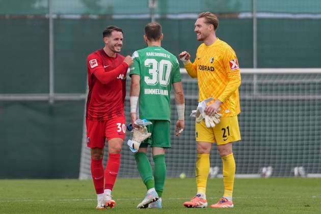 Christian Günter Christian Guenter SC Freiburg, 30 , Robin Himmelmann Karlsruher SC, 30 and Florian Müller Florian Mueller SC Freiburg, 21 , Soccer, Test match, SC Freiburg vs Karlsruher SC, 09 10 2025, Test match, Europa Park Stadion, Freiburg, Germany Freiburg Europa Park Stadion Baden Wuerttemberg Germany Copyright: xArnexAmbergx