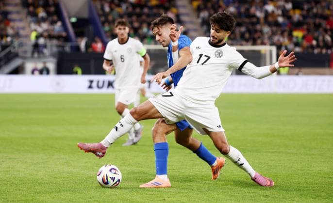 Germany Greece U21 European Championship Qualification Jena, 10 10 2025, Ernst Abbe Sportfeld, Fußball, Länderspiel , U 21 Junioren EM Qualifikation , Germany vs Greece , In the picture from the front Muhammed Damar 17, Germany , Stefanos Tzimas 9, Greece , For journalistic use only DFB UEFA regulations prohibit any use of photographs as image sequences and or quasi video , Picture Point