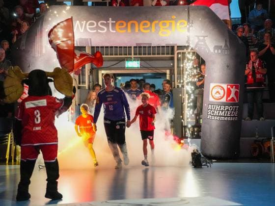 Entry by Finn Knaack TuSEM Essen, 12 TuSEM Essen vs TV Grosswallstadt, Handball, 2 Bundesliga, Matchday 7, Season 2025 2026, 10 10 2025 TuSEM Essen vs TV Grosswallstadt, Handball, 2 Bundesliga, Matchday 7, Season 2025 2026, 10 10 2025 Essen Copyright: xEibner-Pressefoto DamianxKruczynx EP_DKI