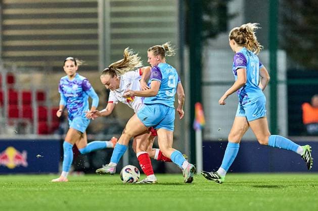 10 10 2025, GER, Womens Soccer, BL, 2025 2026, RB Leipzig SGS Essen Lou Ann Joly 6, RB Leipzig, li , Ramona Maier 9, SGS Essen , action, duel for ball Leipzig training center of the Red Bull Saxony Germany