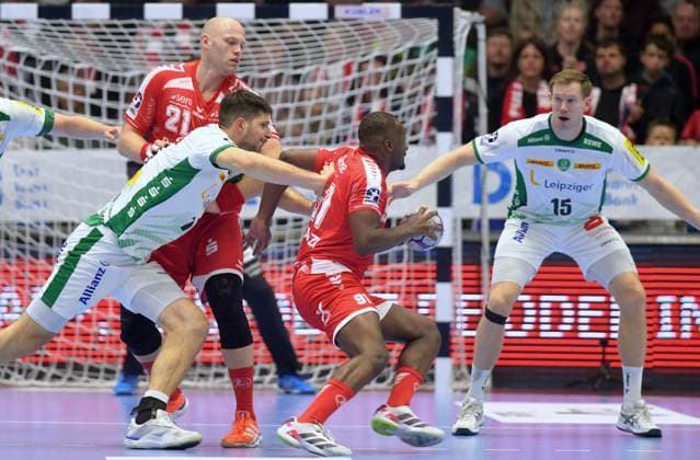 Sadou Ntanzi MT Melsungen 91 on the ball , Marko Mamic SC DHfK Leipzig 14 L , Adam Loenn SC DHfK Leipzig 15 , Arnar Freyr Arnarsson MT Melsungen 21 , GER, MT Melsungen SC DHfK Leipzig, Handball, 1 Bundesliga, Matchday 8, Season 2025 2026, 10 10 2025, GER, MT Melsungen SC DHfK Leipzig, Handball, 1 Bundesliga, Matchday 8, Season 2025 2026, 10 10 2025 Kassel Copyright: xEibner-Pressefotox xRolandxSippex EP_RSL