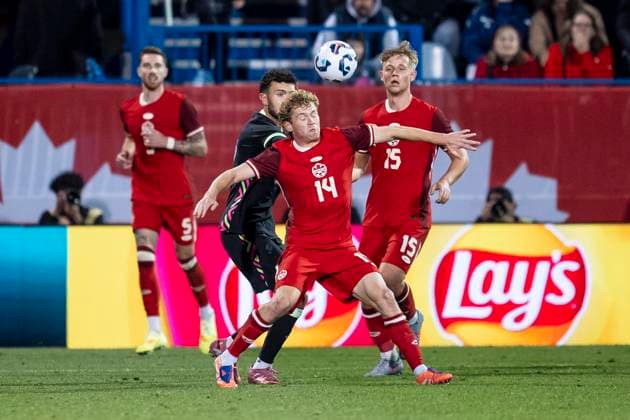 October 10, 2025, Montreal, Pq, CANADA: Canada s Jacob Shaffelburg (14) takes a header during second half International Friendly, Länderspiel, Nationalmannschaft soccer action against Australia, in Montreal, on Friday, October 10, 2025. Canada News - October 10, 2025 - ZUMAc35_ 20251010_zaf_c35_133 Copyright: xChristopherxKatsarovx