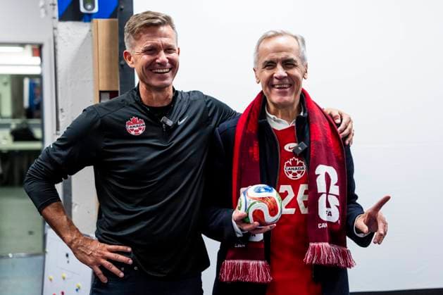 October 10, 2025, Montreal, Pq, CANADA: Canada s head coach Jesse Marsch and Prime Minister Mark Carney speak to Canada players following International Friendly, Länderspiel, Nationalmannschaft soccer action between Canada and Australia, in Montreal, on Friday, October 10, 2025. Canada News - October 10, 2025 - ZUMAc35_ 20251010_zaf_c35_136 Copyright: xChristopherxKatsarovx