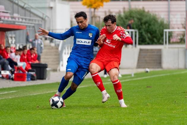 Match scene, duel, ball action, v l Amney Moutassime TSG Balingen, 18 , Raul Koenig 1 FSV Mainz 05 II, 32 , GER, 1 FSV Mainz 05 II vs TSG Balingen, Football, Regionalliga Suedwest, Matchday 12, Season 2025 2026, 11 10 2025, DFB REGULATES PROHIBIT ANY USE OF PHOTOGRAPHS AS IMAGE SEQUENCES AND OR QUASI VIDEO, GER, 1 FSV Mainz 05 II vs TSG Balingen, Football, Regionalliga Suedwest, Matchday 12, Season 2025 2026, 11 10 2025 Mainz Copyright: xEibner-Pressefoto Jan-NiclasxGrox EP_JGG