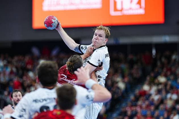 Kent Robin Toennesssen SG Flensburg Handewitt, 23 , Eric Johansson THW Kiel, 21 GER, SG Flensburg Handewitt vs THW Kiel, Handball, Bundesliga, Matchday 8, Season 2026 2026, 11 10 2025 GER, SG Flensburg Handewitt vs THW Kiel, Handball, Bundesliga, Matchday 8, Season 2026 2026, 11 10 2025 Flensburg Copyright: xEibner-Pressefoto MarcelxvonxFehrnx EP_MFN
