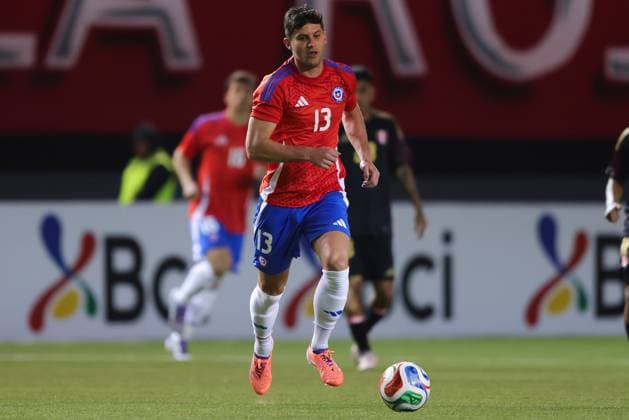 Futbol, Chile vs Peru Partido amistoso 2025 El jugador de la seleccion chilena Benjamin Kuscevic, es fotografiado, durante el partido amistoso disputado en el Estadio Bicentenario de la Florida, Santiago, Chile. 10 10 2025 Felipe Zanca Photosport Football, Chile vs Peru 2025 friendly match Chile s player Benjamin Kuscevic, is pictured, during a friendly match at the Bicentenario Stadium in the Florida, Santiago, Chile. 10 10 2025 Felipe Zanca Photosport Chile vs Peru, amistoso 2025