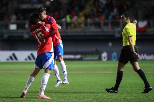 Futbol, Chile vs Peru Partido amistoso 2025 El jugador de la seleccion chilena Maximiliano Gutierrez, izquierda, celebra el gol, durante el partido amistoso disputado en el Estadio Bicentenario de la Florida, Santiago, Chile. 10 10 2025 Felipe Zanca Photosport Football, Chile vs Peru 2025 friendly match Chile s player Maximiliano Gutierrez, left, celebrate the goal during a friendly match at the Bicentenario Stadium in the Florida, Santiago, Chile. 10 10 2025 Felipe Zanca Photosport Chile vs Peru, amistoso 2025