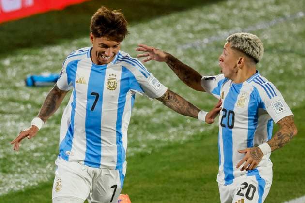 Futbol, Mexico vs Argentina. Mundial sub 20, Chile 2025. El jugador de Argentina Maher Carrizo, izquierda, celebra con Gianluca Prestianni tras marcar un gol contra Mexico durante un partido de eliminacion directa de los cuartos de final del mundial sub 20 realizado en el estadio Nacional de Santiago, Chile. 11 10 2025 Andres Pina Photosport Football, Mexico vs Argentina. U-20 World Cup Championship. Argentina™s player Maher Carrizo, left, celebrates with Gianluca Prestianni after scoring against Mexico during a U-20 World Cup, quarter final knock out match, at the Nacional stadium in Santiago, Chile. 11 10 2025 Andres Pina Photosport Mexico vs Argentina, mundial sub 20 Chile 2025