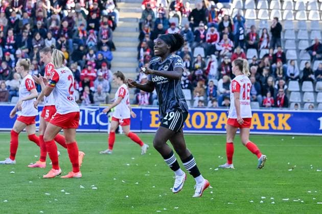 Nicole Anyomi Eintracht Frankfurt, 19 is happy about her goal to 0 1 GER, SC Freiburg Eintracht Frankfurt, Women Football, Google Pixel Women Bundesliga, Matchday 6, Season 2025 2026, 12 10 2025 DFB REGULATIONS PROHIBIT ANY USE OF PHOTOGRAPHS AS IMAGE SEQUENCES AND OR QUASI VIDEO GER, SC Freiburg Eintracht Frankfurt, Women Football, Google Pixel Women Bundesliga, Matchday 6, Season 2025 2026, 12 10 2025 Freiburg Copyright: xEibner-Pressefoto ThomasxHessx EP_THS