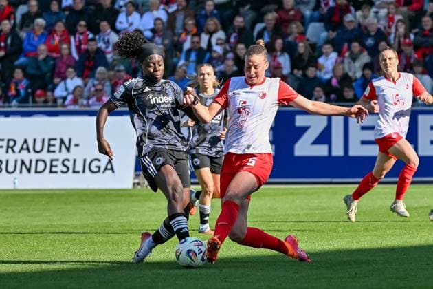 Nicole Anyomi Eintracht Frankfurt, 19 , Julia Stierli SC Freiburg Women, 05 in duel for the ball GER, SC Freiburg Eintracht Frankfurt, Women Football, Google Pixel Women Bundesliga, Matchday 6, Season 2025 2026, 12 10 2025 DFB REGULATIONS PROHIBIT ANY USE OF PHOTOGRAPHS AS IMAGE SEQUENCES AND OR QUASI VIDEO GER, SC Freiburg Eintracht Frankfurt, Women Football, Google Pixel Women Bundesliga, Matchday 6, Season 2025 2026, 12 10 2025 Freiburg Copyright: xEibner-Pressefoto ThomasxHessx EP_THS