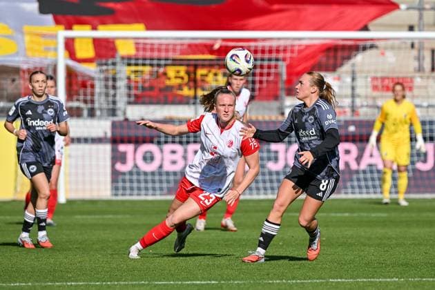 Luca Birkholz SC Freiburg Women, 23 , Alena Bienz SC Freiburg Women, 08 in a duel for the ball GER, SC Freiburg Eintracht Frankfurt, Women Football, Google Pixel Women Bundesliga, Matchday 6, Season 2025 2026, 12 10 2025 DFB REGULATIONS PROHIBIT ANY USE OF PHOTOGRAPHS AS IMAGE SEQUENCES AND OR QUASI VIDEO GER, SC Freiburg Eintracht Frankfurt, Women Football, Google Pixel Women Bundesliga, Matchday 6, Season 2025 2026, 12 10 2025 Freiburg Copyright: xEibner-Pressefoto ThomasxHessx EP_THS